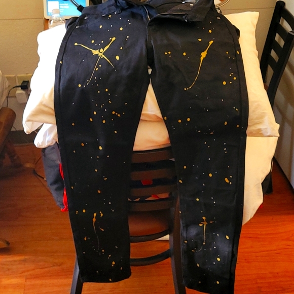 Young Rich& Famous Jeans - Picture 1 of 3